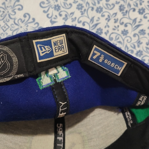 Vancouver Canucks NHL New Era baseball hat size 7 5/8 - Picture 6 of 6